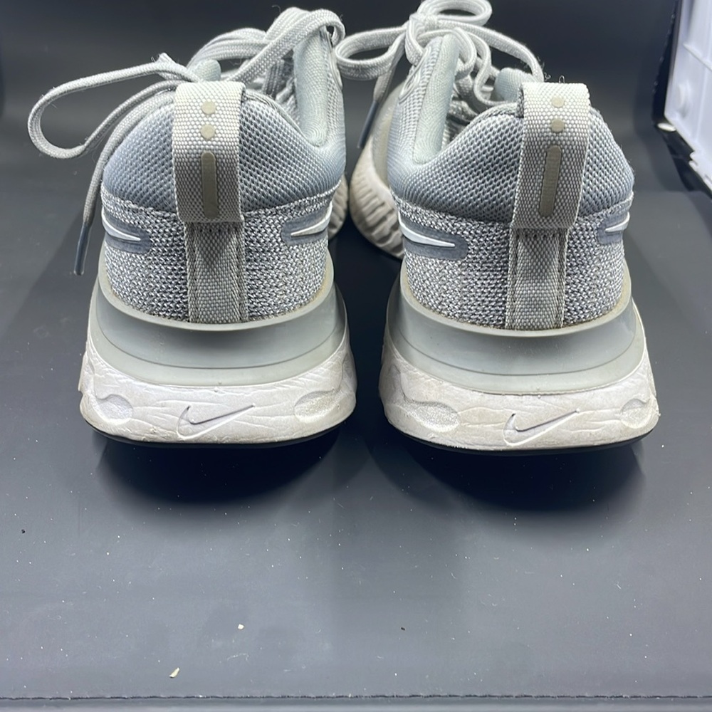 Nike women’s tennis shoes - Picture 3 of 11